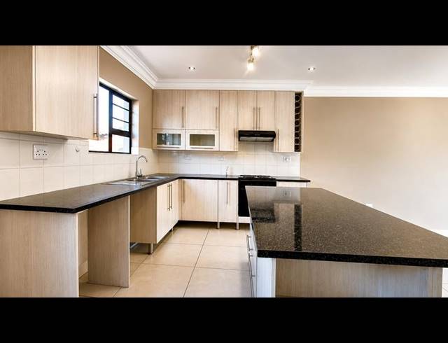2 BEDROOM TOWNHOUSE FOR SALE IN HEUWELSIG